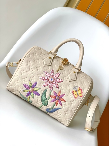 Louis Vuitton M46415 beige